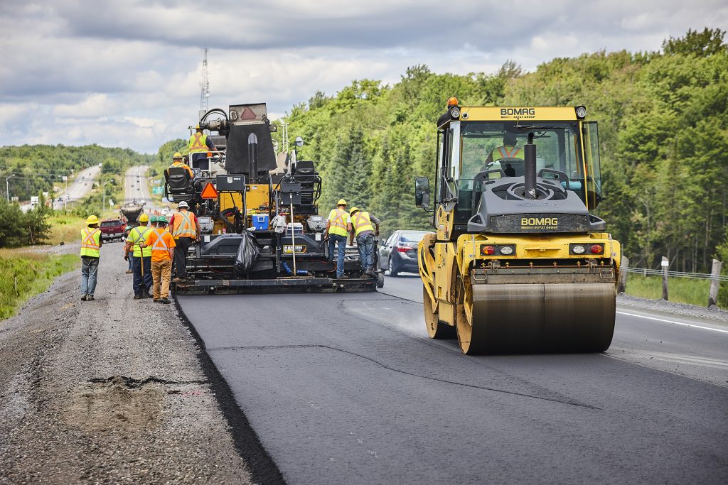 تعمیر غلتک راهسازی | Overhaul سیستم ویبره و موتور در امارات