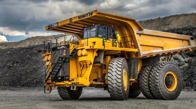 راهنمای کامل تأمین و واردات تجهیزات عمرانی از امارات | Iron Zone UAE