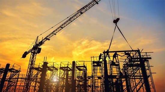 نقش سرویس و نگهداری دوره‌ای در کاهش هزینه‌های پروژه‌های عمرانی | Iron Zone UAE